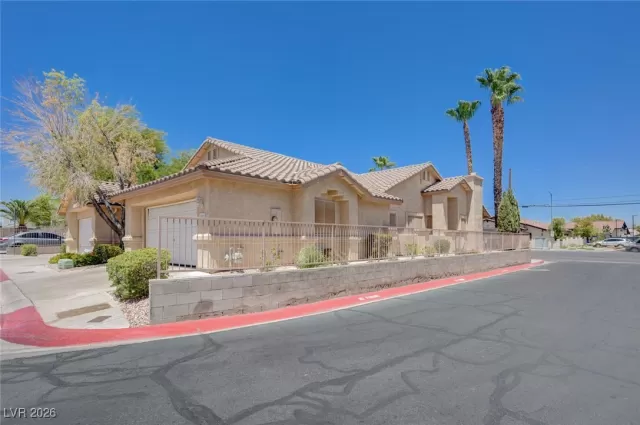 MLS: 2747418 Condo For Sale