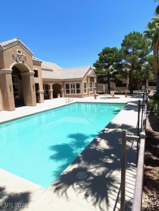 Photo #5: 2747458 Listing