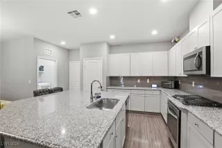 Photo #1: 2747732 Listing 