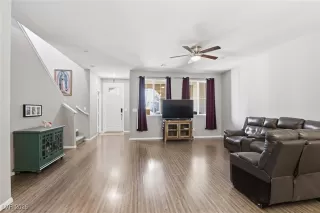 Photo #5: 2747732 Listing 