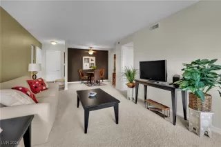 Photo #5: 2747737 Listing 