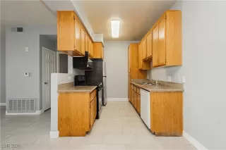 Photo #5: 2747758 Listing