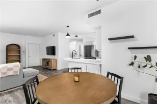 Photo #6: 2747778 Listing