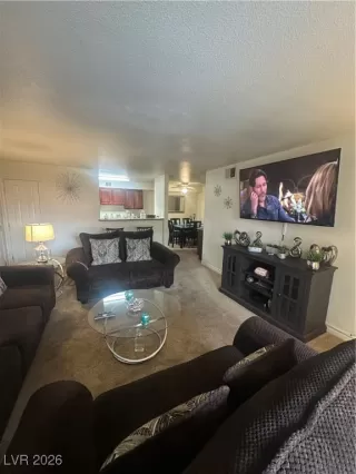 Photo #3: 2747821 Listing 