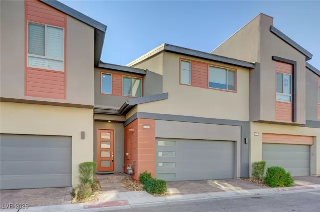 MLS: 2747865 Condo For Sale