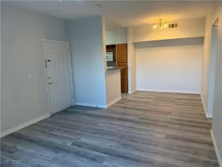 Photo #5: 2747886 Listing