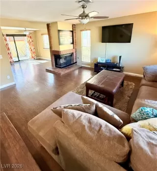 Photo #5: 2747996 Listing