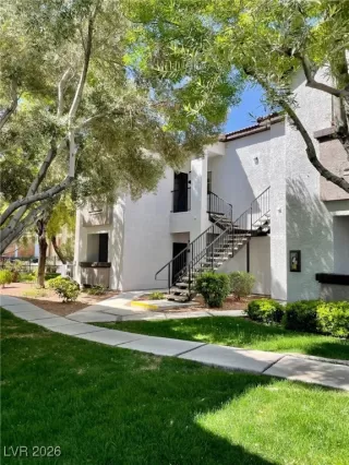 Photo #3: 2748111 Listing 