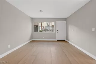 Photo #4: 2748143 Listing 