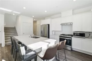 Photo #4: 2748161 Listing 