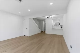 Photo #5: 2748208 Listing 