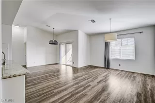 Photo #3: 2748254 Listing 