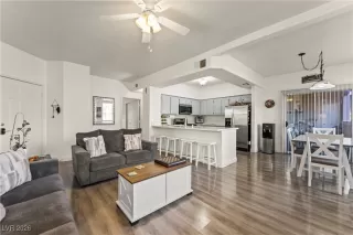 Photo #4: 2748259 Listing