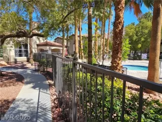 Photo #3: 2748296 Listing