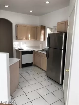 Photo #6: 2748296 Listing