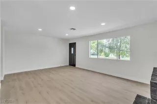 Photo #3: 2748488 Listing 