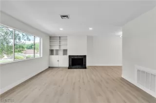 Photo #4: 2748488 Listing 