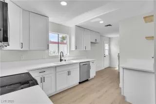 Photo #5: 2748488 Listing 