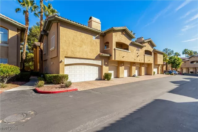 MLS: 2748512 Condo For Sale