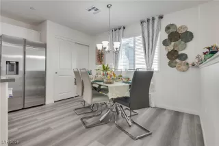 Photo #5: 2748584 Listing