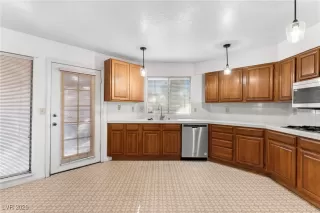 Photo #5: 2748587 Listing 