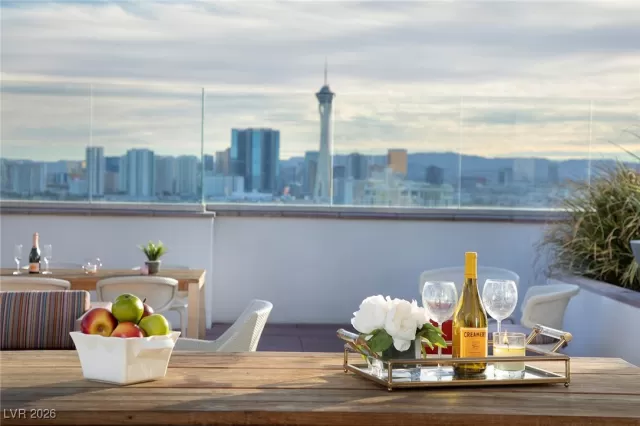 MLS: 2748595 Condo For Sale