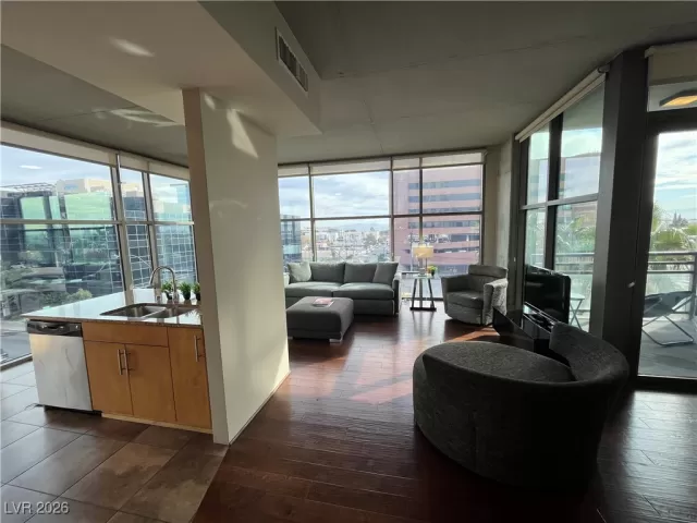 MLS: 2748604 Condo For Sale