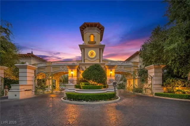 MLS: 2748682 Condo For Sale