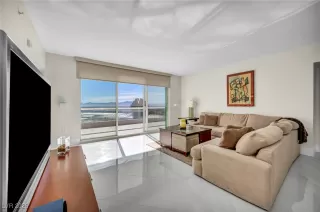 Photo #4: 2748682 Listing