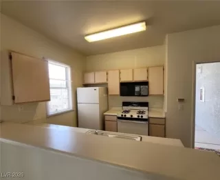 Photo #3: 2748704 Listing 