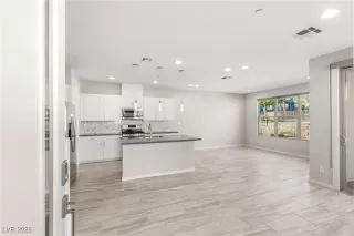 Photo #4: 2748711 Listing 