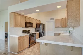 Photo #4: 2748756 Listing 