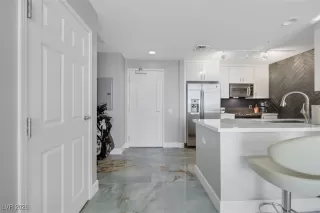 Photo #6: 2748819 Listing