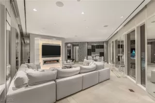 Photo #6: 2748873 Listing