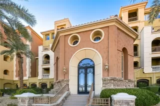 More Details about MLS # 2748889 : 15 VIA MANTOVA 305