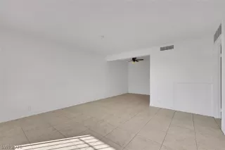 Photo #3: 2748890 Listing 