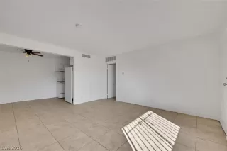 Photo #4: 2748890 Listing 