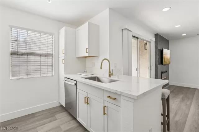 MLS: 2748922 Condo For Sale