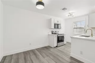 Photo #3: 2748922 Listing 