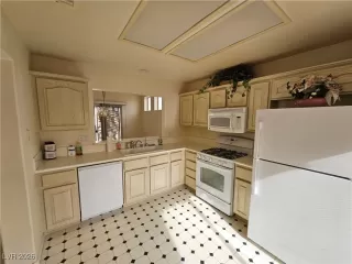 Photo #3: 2748932 Listing 