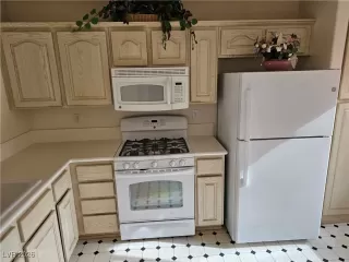 Photo #4: 2748932 Listing 