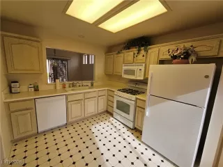 Photo #6: 2748932 Listing 