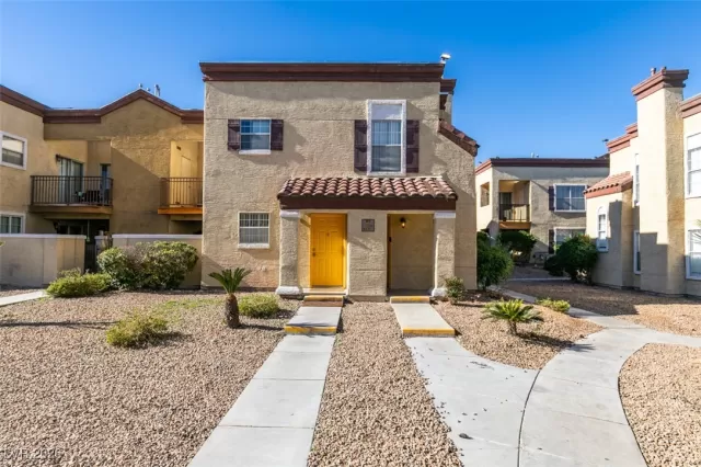 MLS: 2748943 Condo For Sale