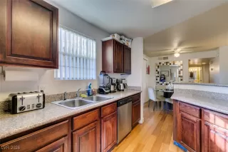 Photo #5: 2748943 Listing 