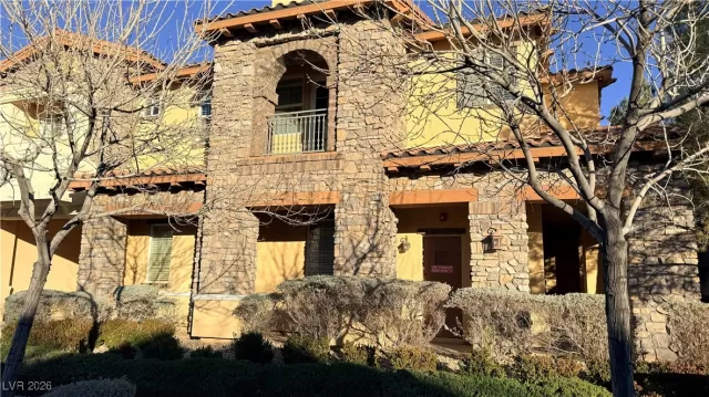 MLS: 2748984 Condo For Sale