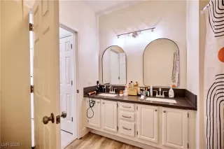 Photo #2: 2748994 Listing