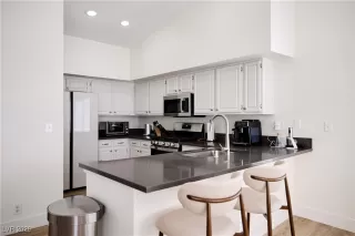 Photo #4: 2748994 Listing