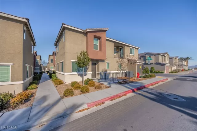 MLS: 2749017 Condo For Sale