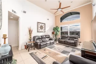 Photo #5: 2749293 Listing