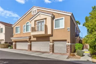 Photo #5: 2749538 Listing